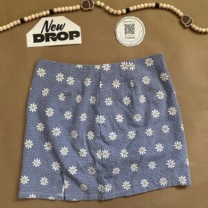 GENERIC Blue Daisy Gingham Mini Skirt $19 SIZE LARGE Whimsy Spring Picnic Summer